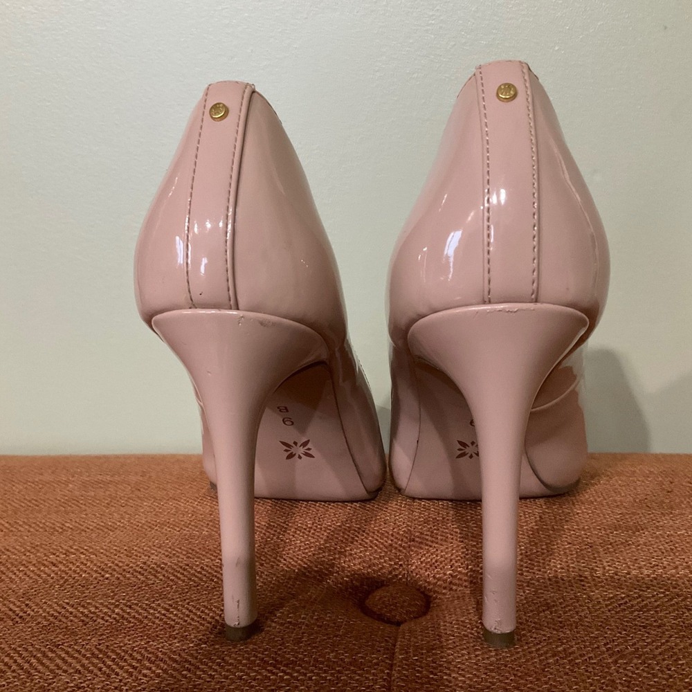 BCBGeneration Heidi Nude Patent Pointed Toe Pumps Stiletto Heels Sz 9 Minimalist - Picture 9 of 10